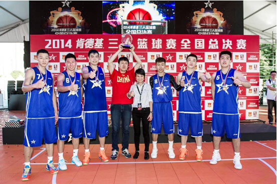 詹姆斯黄袍加身,湖人即将登顶总冠军?